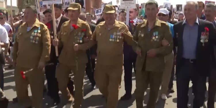 У Казахстані заборонили “Безсмертний полк” на 9 травня – учасників очікують штрафи та арешти (ВІДЕО)