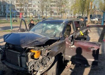 У Дніпрі підірвали авто чиновника – він і його дружина вижили (ФОТО)