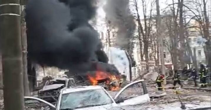 Центр Сум атакований двома балістичними ракетами – багато загиблих (ФОТО, ВІДЕО)