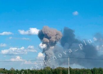 У РФ горить і вибухає один з найбільших складів БК (ВІДЕО)