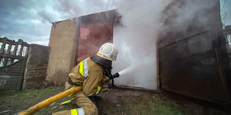 Минулої доби на Миколаївщині було вдвічі більше пожеж у житловому секторі, ніж в екосистемах (ФОТО)