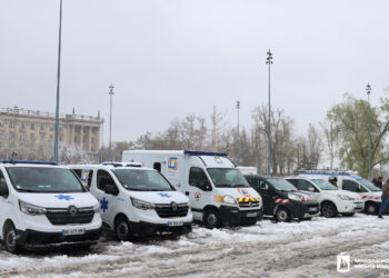 Французька Асоціація “Нарбонна-Україна” привезла Миколаєву 10 автівок та ліки (ФОТО)