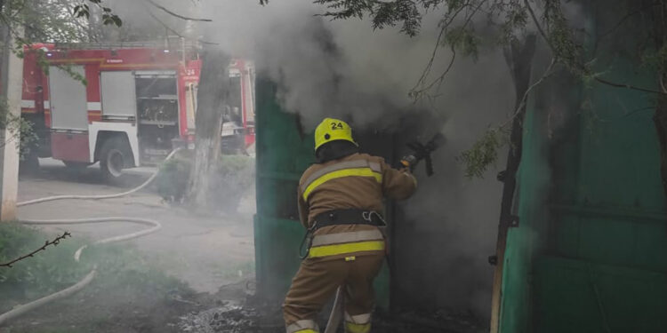 Шість пожеж за вчора і вже одна зранку, на якій загинув чоловік, – зведення від вогнеборців Миколаївщини (ФОТО)