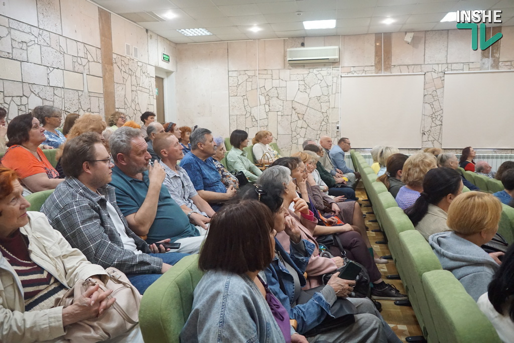«З кожною книгою я оживаю» - у Центральній бібліотеці Миколаєва відбувся День видавництва Ірини Гудим (ФОТО) 5 «З кожною книгою я оживаю» - у Центральній бібліотеці Миколаєва відбувся День видавництва Ірини Гудим (ФОТО) 4