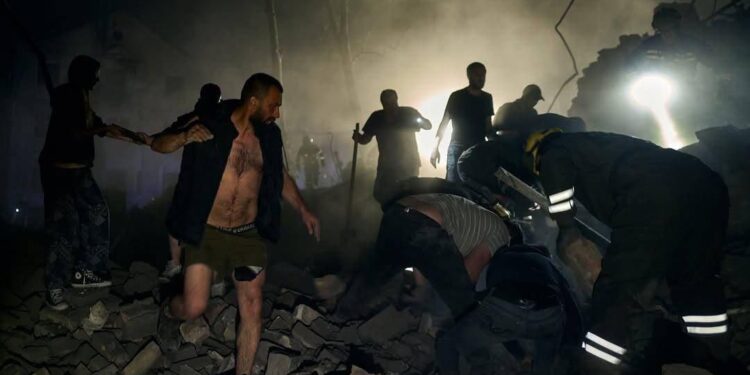 Нічна масована атака ворога – у Києві 9 загиблих, більше 60 поранених. Страшні (ФОТО)