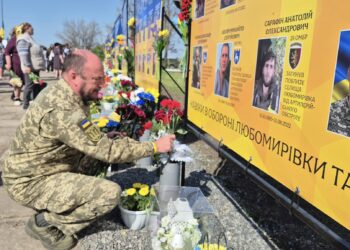 У селі Любомирівка на Миколаївщині Алею Слави доповнили 45 портретами полеглих у 2022 році воїнів (ФОТО)