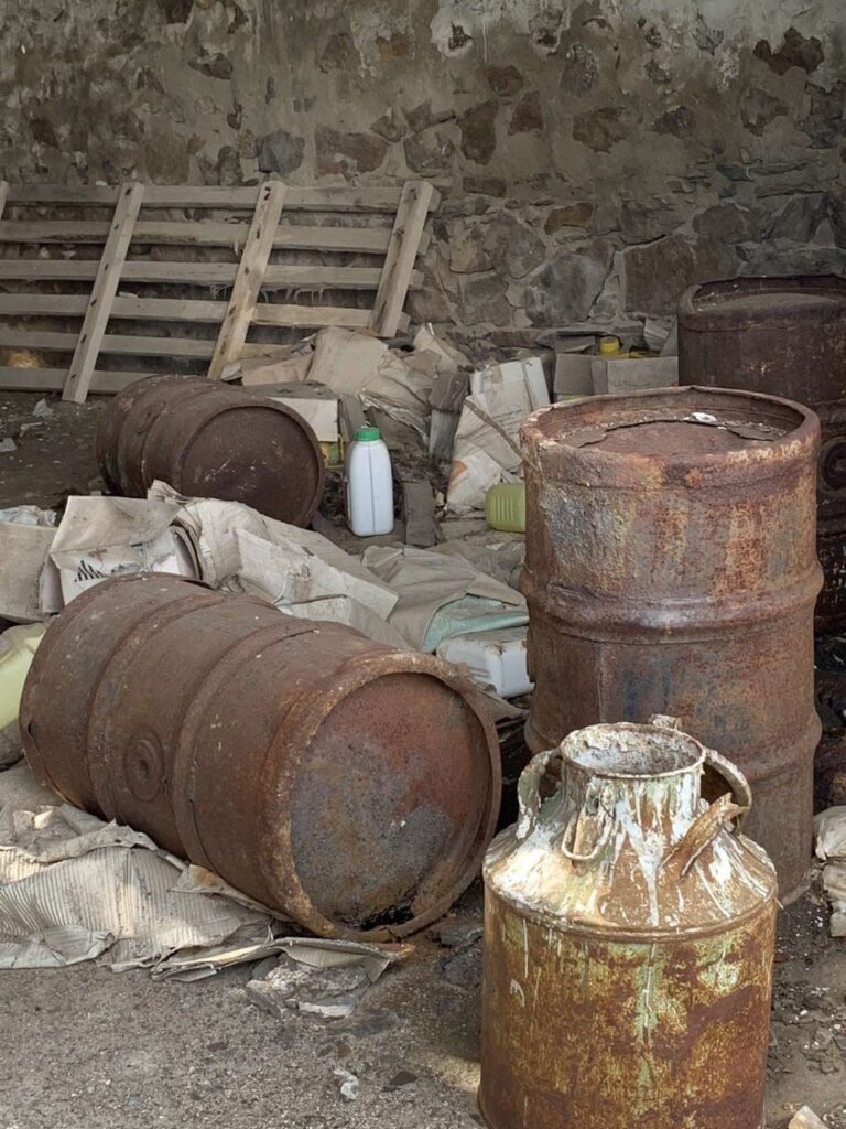 Держекоінспекція обстежила три локації на Миколаївщині з безхазяйними непридатними пестицидами (ФОТО) 7 Держекоінспекція обстежила три локації на Миколаївщині з безхазяйними непридатними пестицидами (ФОТО) 6