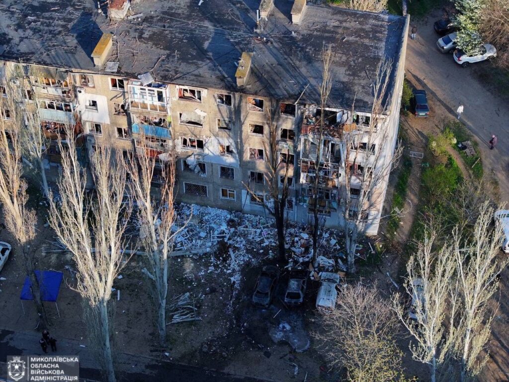 Наслідки нічної дронової атаки на Миколаїв (ФОТО, ВІДЕО) 5 Наслідки нічної дронової атаки на Миколаїв (ФОТО, ВІДЕО) 4