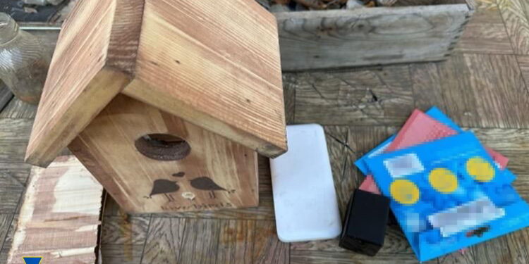 СБУ затримала агентку рф, яка шпигувала за ешелонами ЗСУ через «відеопастку» у шпаківні (ФОТО)