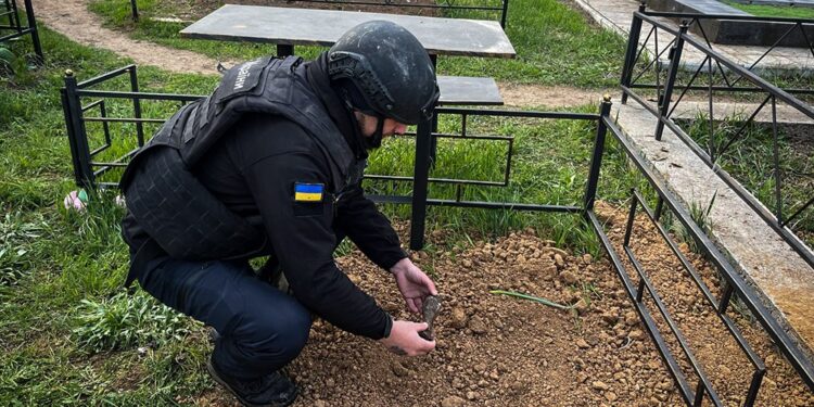 На кладовищі поблизу Миколаєва знайшли боєприпас часів минулих війн