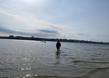 У Миколаєві почали готуватись до купального сезону – обстежують акваторію пляжу мкрн.Варварівка (ФОТО)