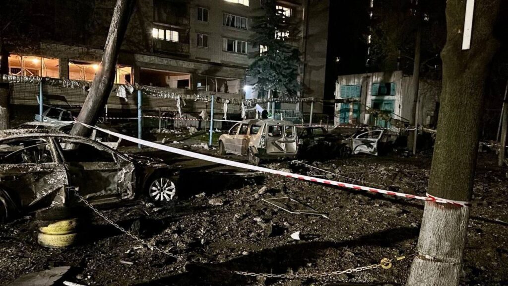 Внаслідок нічної атаки на Дніпро загинуло двоє людей, ще 28 поранено (ФОТО) 5 Внаслідок нічної атаки на Дніпро загинуло двоє людей, ще 28 поранено (ФОТО) 4