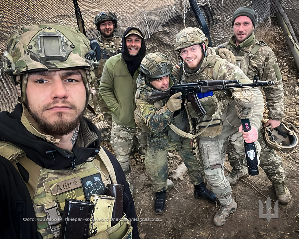 Миколаївська 406-та артбригада ім.Алмазова в обличчях – «Варан» повернувся у стрій після втрати кінцівки (ФОТО) 5 Миколаївська 406-та артбригада ім.Алмазова в обличчях – «Варан» повернувся у стрій після втрати кінцівки (ФОТО) 4