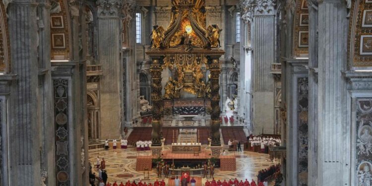 У Ватикані прощаються з Папою Франциском – його перенесли до базиліки Святого Петра (ФОТО)