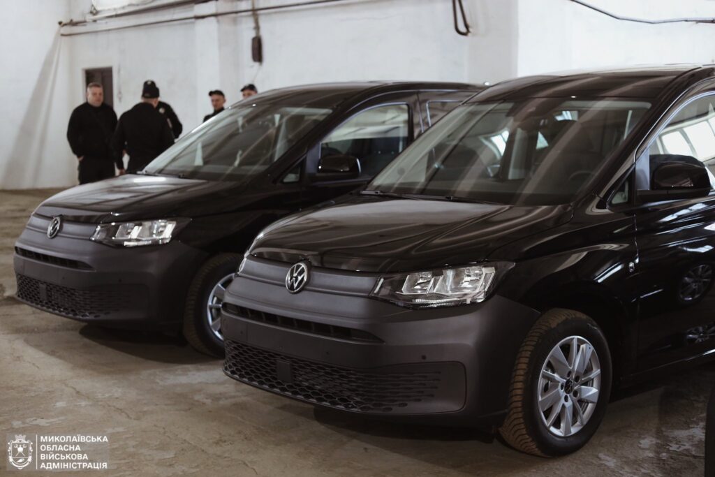 Поліцейські офіцери громад Миколаївщини отримали 10 службових автомобілів від Нижньої Саксонії (ФОТО) 13