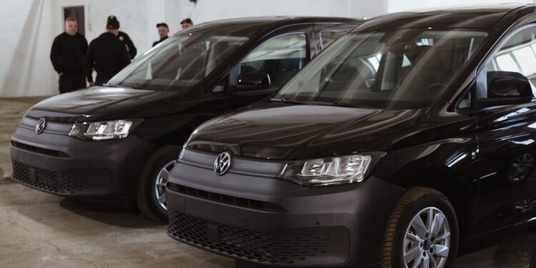 Поліцейські офіцери громад Миколаївщини отримали 10 службових автомобілів від Нижньої Саксонії (ФОТО)