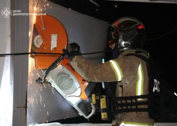 Дніпро під атакою ворожих БпЛА: є постраждалі та масштабні руйнування (ФОТО)