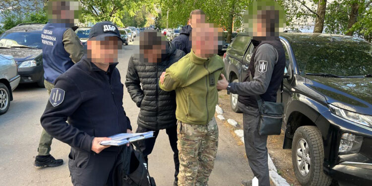 Ремонт замість фронту. На Одещині затримали командира частини, який користувався бійцями на свій розсуд (ФОТО, ВІДЕО)