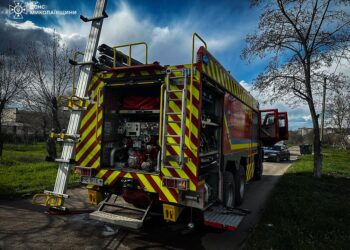 У Миколаєві горіла 4-кімнатна квартира – не через обстріл (ФОТО)