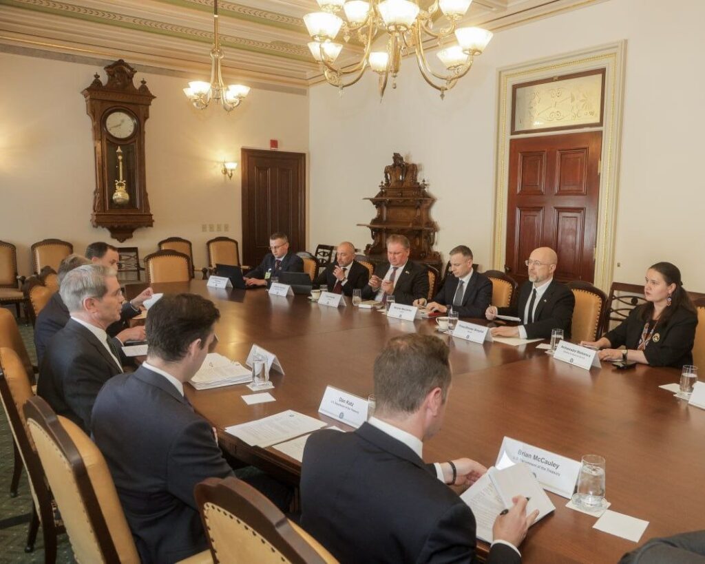Шмигаль у Вашингтоні зустрівся з міністром фінансів США Бессентом. Багато дякував (ФОТО) 9 Шмигаль у Вашингтоні зустрівся з міністром фінансів США Бессентом. Багато дякував (ФОТО) 8