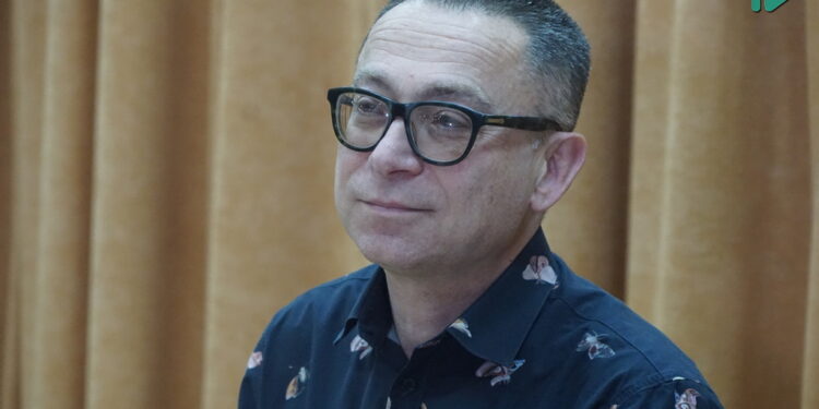 «Най краще з мене сміються, ніж по мені плачуть» – PROжиття з відомим миколаївцем Юрієм Любаровим (ФОТО, ВІДЕО)