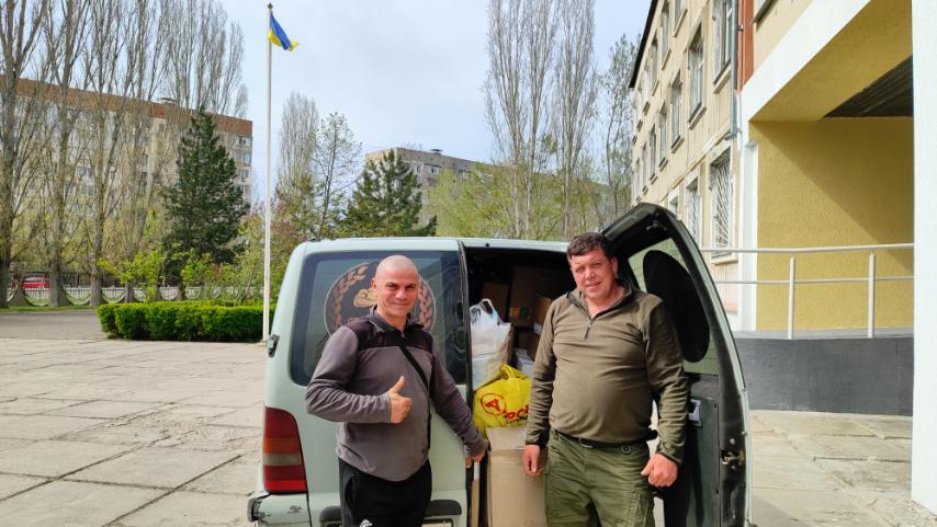 Захисники на Херсонському та Донецькому напрямках отримають до Великодня подарунки від учнів Миколаївської гімназії (ФОТО) 9 Захисники на Херсонському та Донецькому напрямках отримають до Великодня подарунки від учнів Миколаївської гімназії (ФОТО) 8