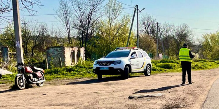 На Миколаївщині п’яний мотоцикліст потрапив у ДТП, а його пасажир потрапив до лікарні