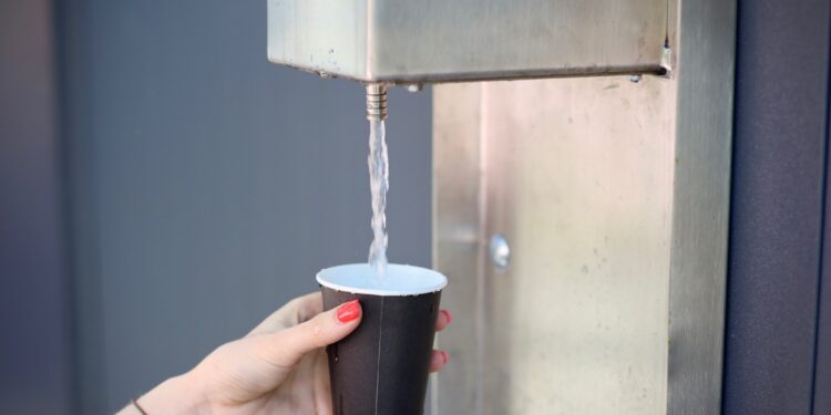 Лікарні Миколаївщини отримали від благодійників нові мобільні водоочисні станції (ФОТО)