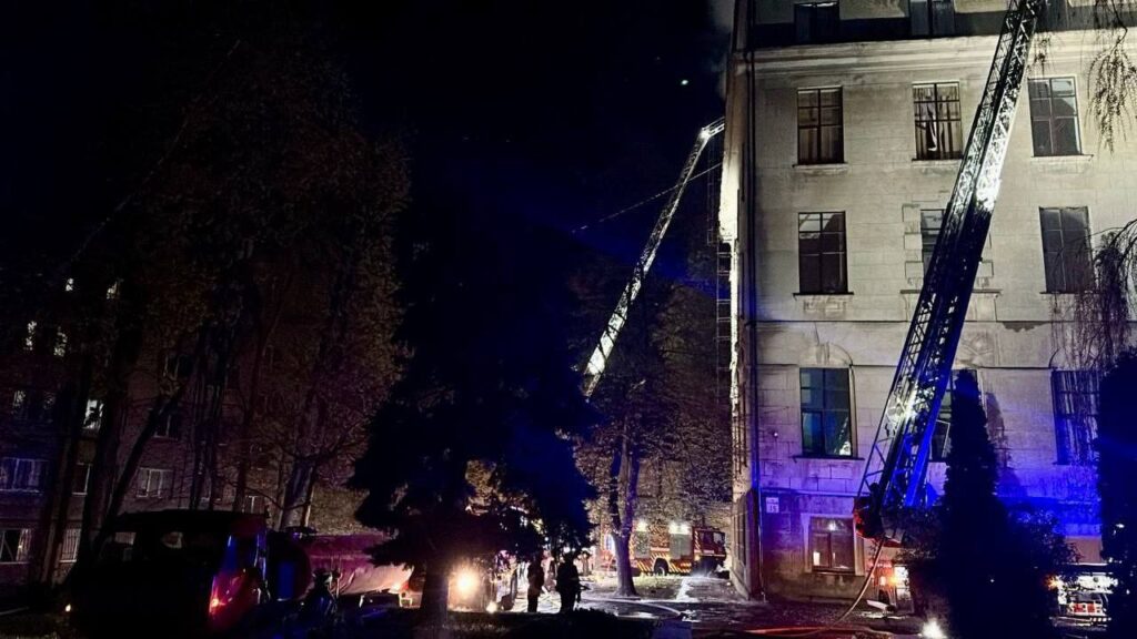 Внаслідок нічної атаки на Дніпро загинуло двоє людей, ще 28 поранено (ФОТО) 9 Внаслідок нічної атаки на Дніпро загинуло двоє людей, ще 28 поранено (ФОТО) 8