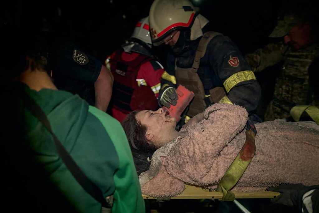 Нічна масована атака ворога - у Києві 9 загиблих, більше 60 поранених. Страшні (ФОТО) 11 Нічна масована атака ворога - у Києві 9 загиблих, більше 60 поранених. Страшні (ФОТО) 10