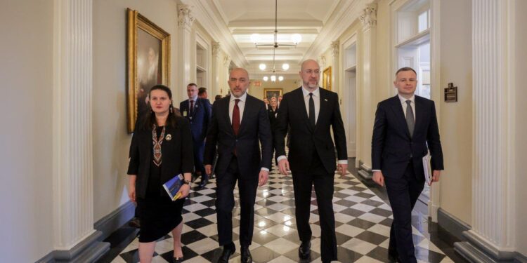 Шмигаль у Вашингтоні зустрівся з міністром фінансів США Бессентом. Багато дякував (ФОТО)