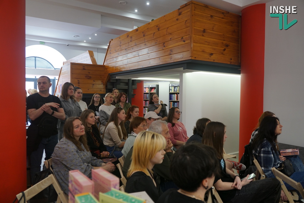 На 50% миколаївська книга. У Миколаєві презентовано роман «Семптем» Анни Софіної (ФОТО) 13 На 50% миколаївська книга. У Миколаєві презентовано роман «Семптем» Анни Софіної (ФОТО) 12