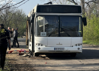 Росія атакувала дроном автобус з працівниками підприємства у Марганці. Загинули 9 людей, ще 30 поранені (ФОТО)