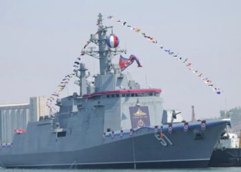 У КНДР побудували перший багатоцільовий ракетний есмінець нового покоління