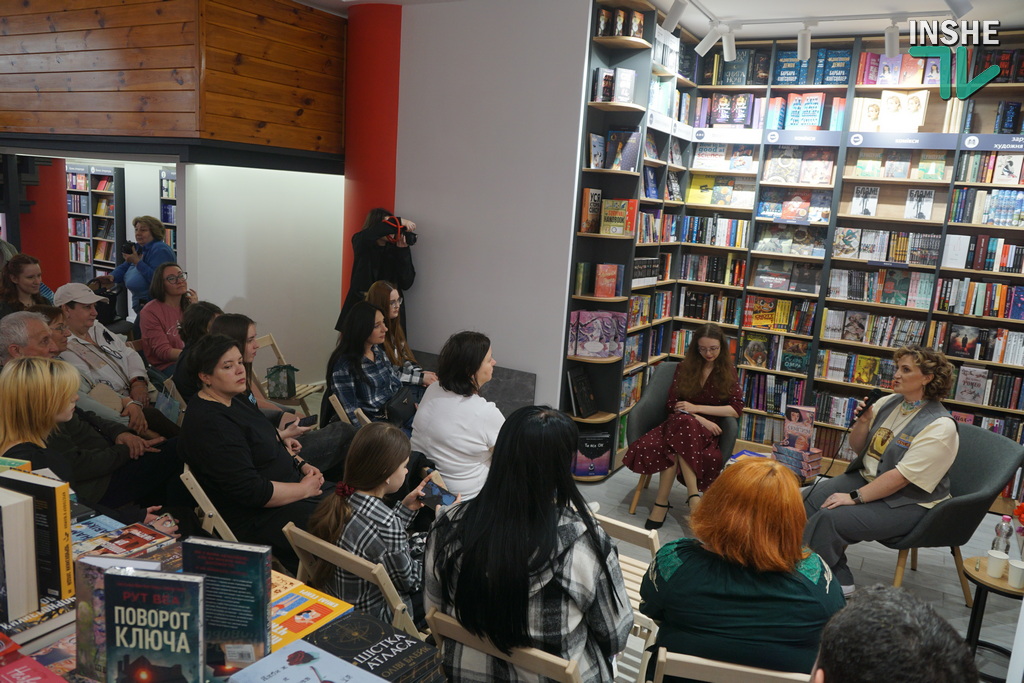 На 50% миколаївська книга. У Миколаєві презентовано роман «Семптем» Анни Софіної (ФОТО) 15 На 50% миколаївська книга. У Миколаєві презентовано роман «Семптем» Анни Софіної (ФОТО) 14