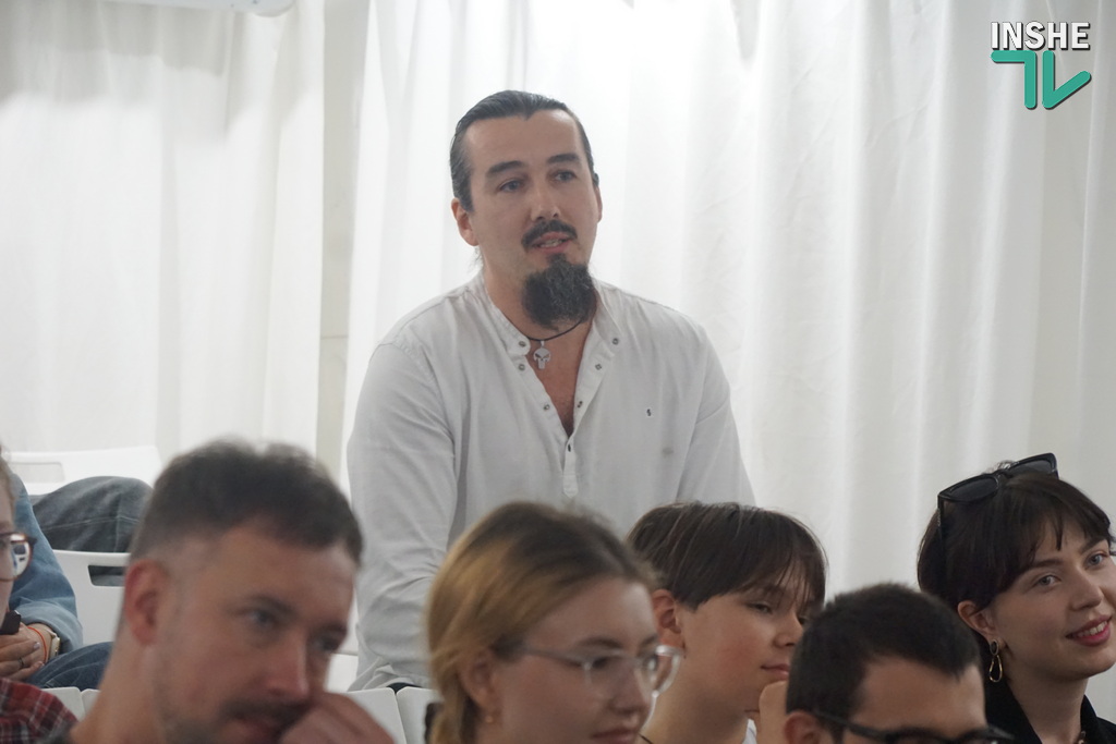…і про другу парту в третьому ряду: у Миколаєві презентовані «Контурні карти пам’яті» (ФОТО) 17 …і про другу парту в третьому ряду: у Миколаєві презентовані «Контурні карти пам’яті» (ФОТО) 16