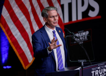 “Сидіть тихо, прийміть це, — міністр економіки США Бессент застеріг країні від відповіді на мита