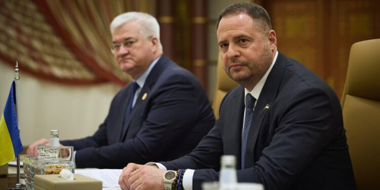 Єрмак, Сибіга і Умєров прибули в Париж на багатосторонні переговори