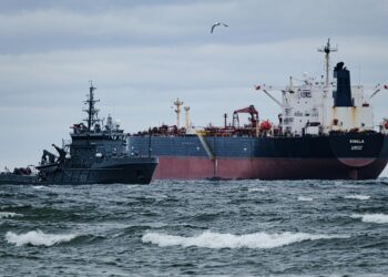 ВМС Естонії затримали танкер тіньового флоту РФ (ФОТО)