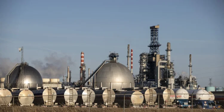 Завдяки Трампу Китай і Канада знайшли одне одного – рекордно  збільшили торгівлю нафтою