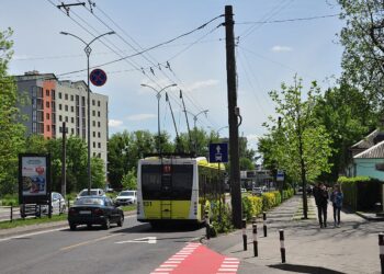 Кого вітати? Водіям мотоциклів і мопедів дозволили рухатися смугами для громадського транспорту