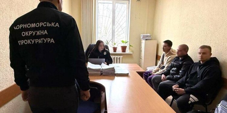 Видавали себе за ТЦК і затримували людей: в Одесі викрили злочинну групу