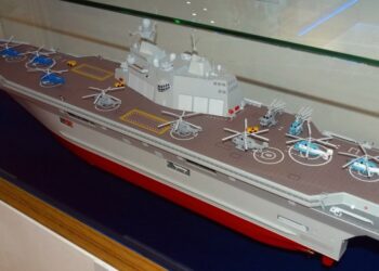 РФ будує в Керчі корабель, довший за крейсер “Москва” (ФОТО)