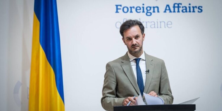 МЗС України застерігає військових іноземців від участі у параді в Москві 9 травня