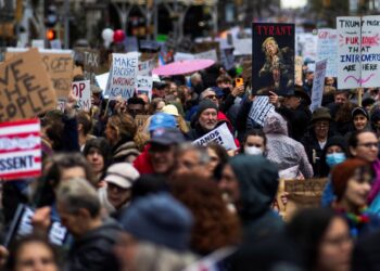 У США масово протестували проти Трампа і Маска (ФОТО, ВІДЕО)