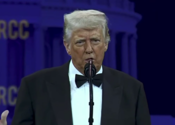 Трамп заявив, що світові лідери принижуються і цілують його в дупу, щоб укласти тарифну угоду