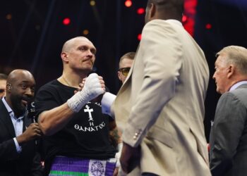 Бій Усик-Дюбуа підтверджено, команди опублікували промо поєдинку (ВІДЕО)