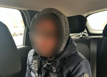 У Миколаєві патрульні завадили чоловіку скоїти самогубство, стрибнувши з Варварівського мосту (ФОТО)