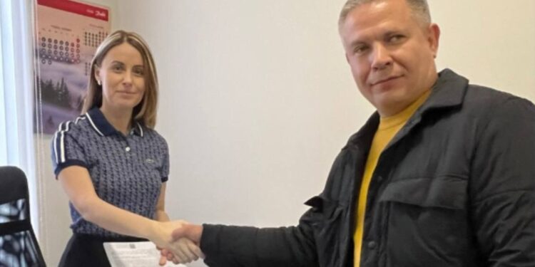 У Миколаєві перше ОСББ отримало грант на капітальний ремонт будинку, який пошкодили росіяни (ФОТО)