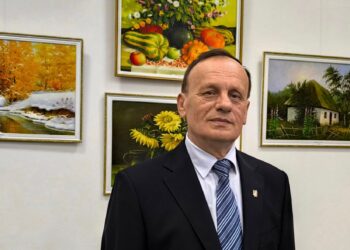 Нова виставка. Миколаївцям представили кольоровий світ Віктора Хізниченка (ФОТО)